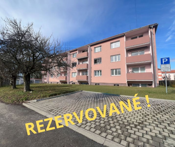 Apartment building on Dukelských hrdinov Street in Žiar nad Hronom. Reserved parking space.