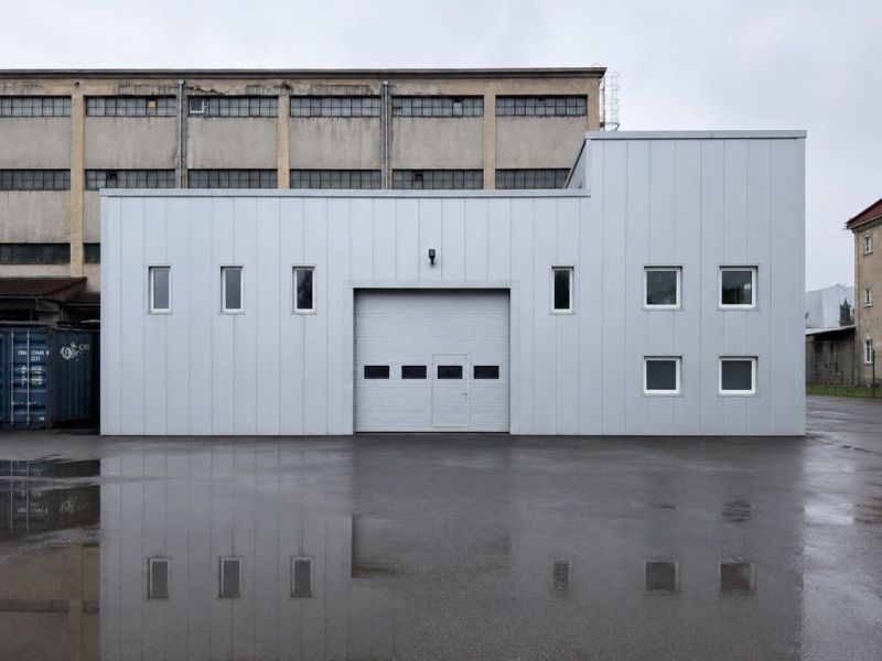 Production premises with a gray facade and garage doors in Zlatý Potok, Zvolen.