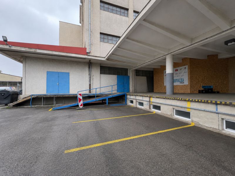 Exterior of the building in Zlatý Potok, Zvolen with a ramp in the area of warehouses and halls.