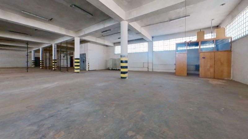 Warehouse space with a concrete floor, columns, and bright windows on Lieskovska cesta, Zvolen.