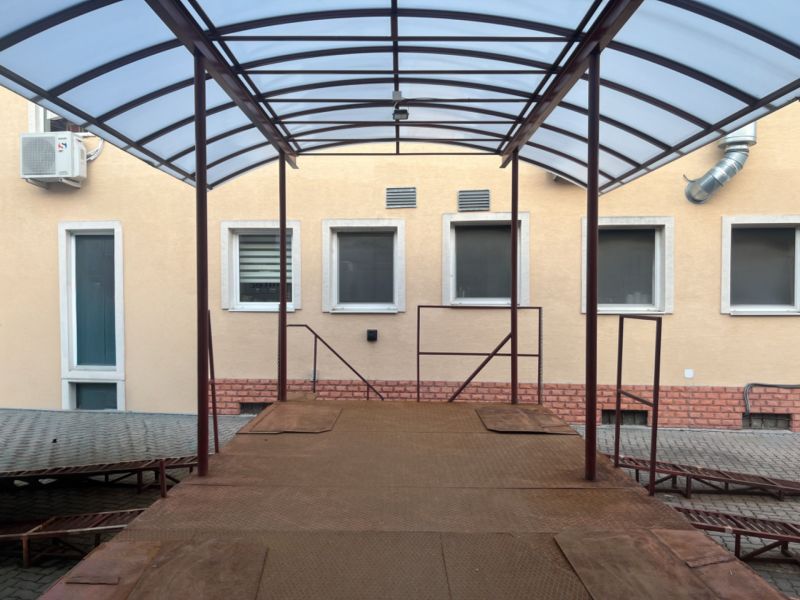 Shelter with a metal structure near a building in Banská Bystrica, warehouses and halls.