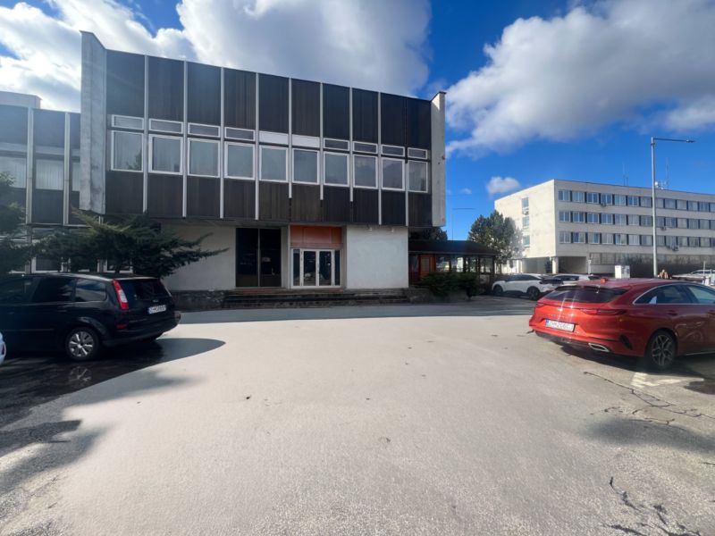 Building with parking in SNP, Žiar nad Hronom, Žiar nad Hronom District, Banská Bystrica Region.