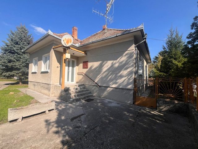 A family house in Vrakúňa with stairs in front of the entrance and a simple yard.