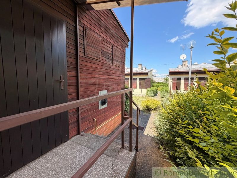 In Nové Zámky, a cottage with a garden, wood-paneled, with railings and satellites.