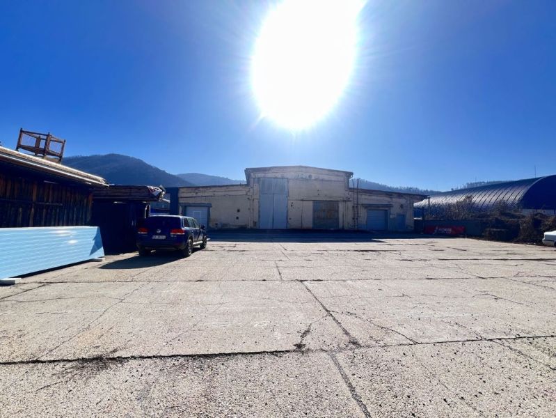 The sun over an industrial building on the property - commercial, Majerská cesta, Majer, Banská Bystrica.