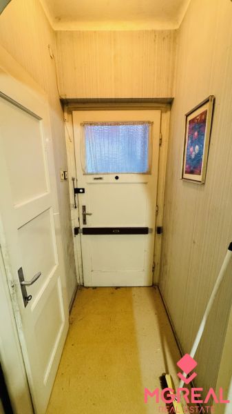 The entrance hallway in a 3-room apartment with older doors and light-colored walls.