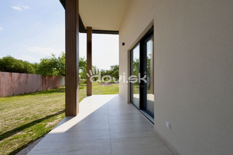The terrace of a family house in Zemplínska Široká with a view of the landscaped garden.