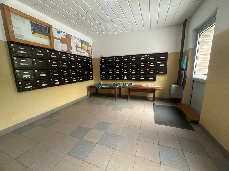 The interior entrance with mailboxes and bulletin boards of a 2-room apartment.