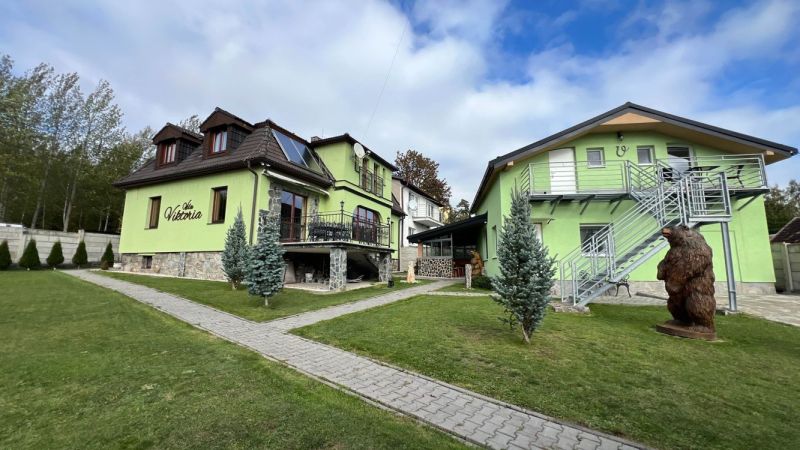 A villa in Štôla, Poprad district, Prešov Region with a colorful facade and a garden.