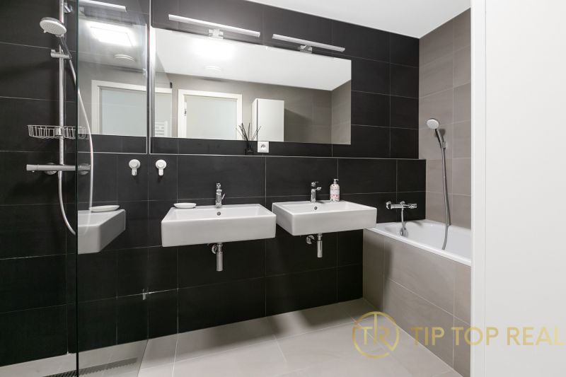 Cozy bathroom on Továrenská Street in a 3-room apartment with a bathtub and double sink.