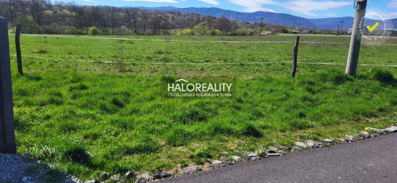 A green residential plot in Lutila surrounded by nature and hills on the horizon.