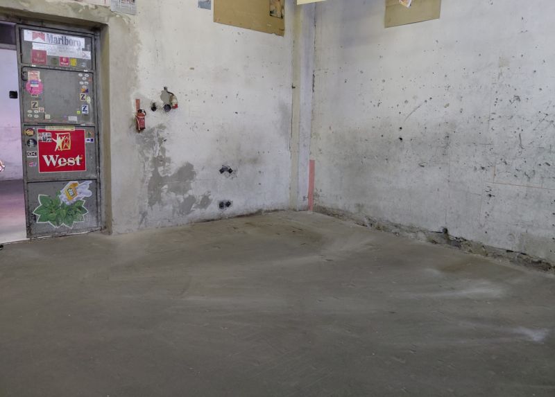 Spaces in warehouses and halls with concrete floors and worn-out walls.