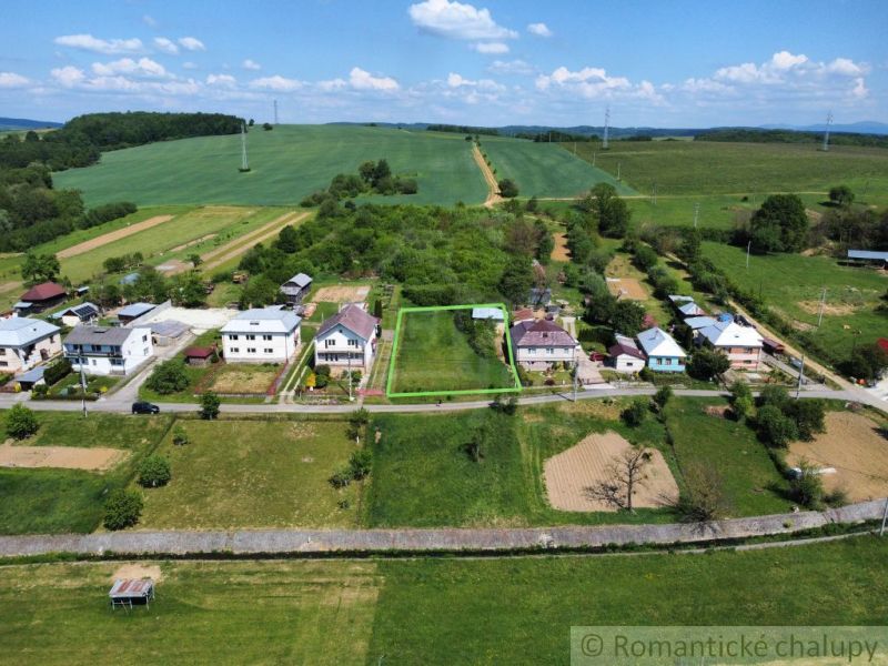 Aerial view of plots - housing in Karná, with surrounding fields and houses.