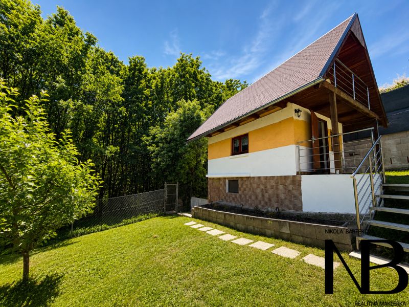 A cottage on Klučina Street in Považská Bystrica surrounded by greenery and lawn.