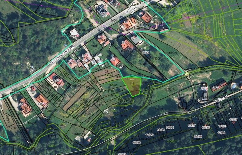 Cadastral map with marked plots and roads in the Záhrady, Malachov area.