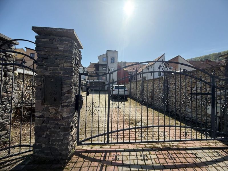 A gate with a stone wall with peculiar properties in Banská Bystrica.