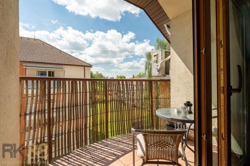Balcony of a 3-room apartment with a view of greenery and a neighboring house in Poprad.