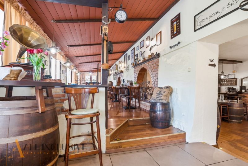 Interior of dining spaces with flowers on the table and decorative wooden elements.