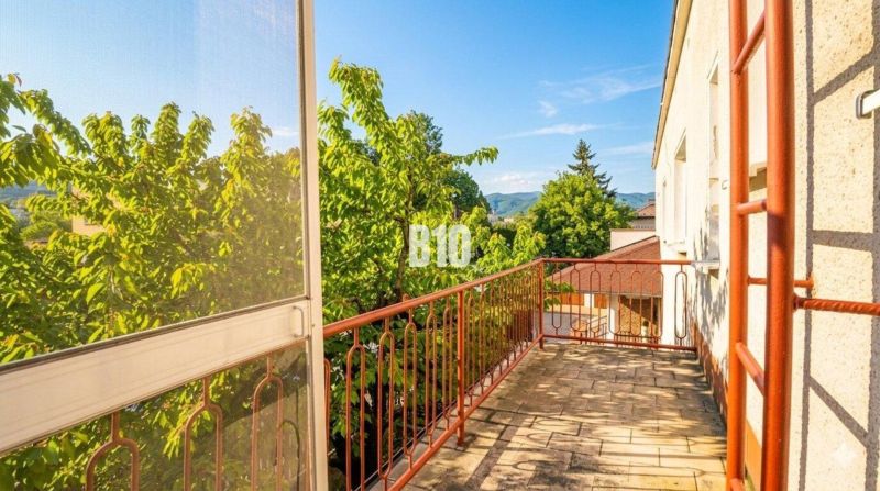 A balcony in a family house with a view of greenery in Martin.