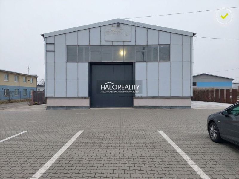 Industrial building in the area with parking in the part of KE - Džungľa, offices.