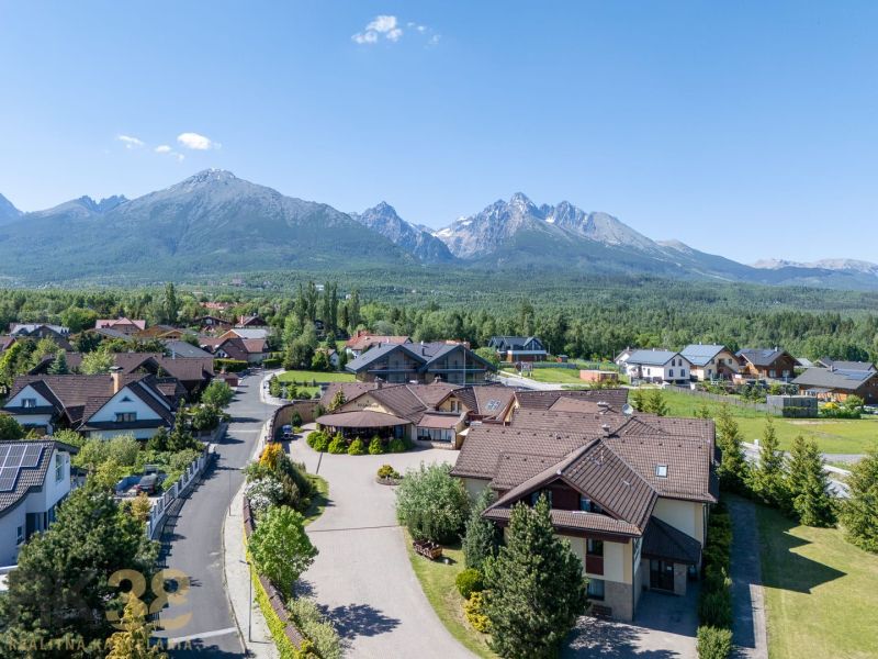 A picturesque view of the mountain environment and hotels and guesthouses in Nová Lesná.