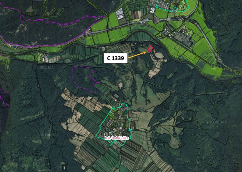The map indicates recreational plots near Ostrá Lúka, highlighted parcel number C 1339.