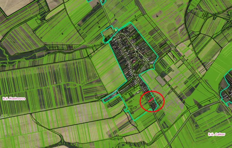 Aerial map focusing on residential plots in Radnovce, visible fields and roads.