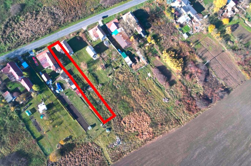Aerial view of residential plots in Radnovce, marked with a red rectangle.
