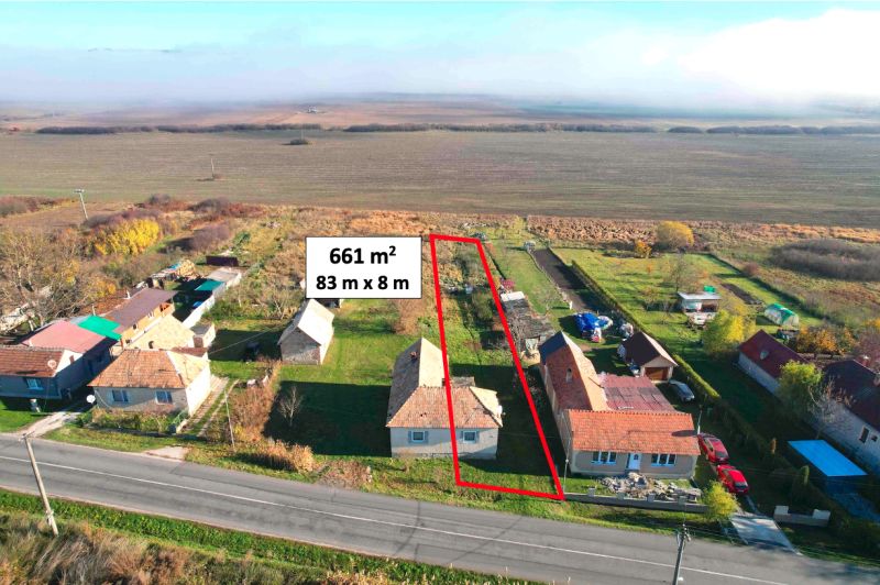 Plots - housing in Radnovce, rural development with a location by the main road.