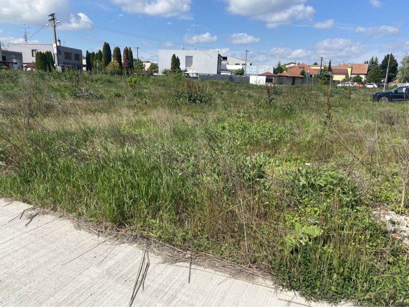 Plots - housing in Veľký Lég, Lehnice, with a view of greenery and a solid road.