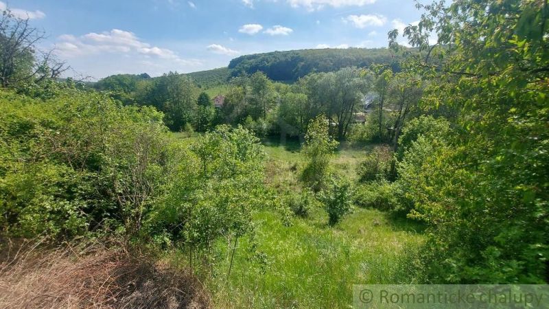 A green landscape surrounded by hills and forests in Podkylava suitable for plots - living.