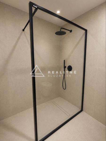 Shower enclosure with a black frame in a 4-room apartment. Clean lines and elegant design.