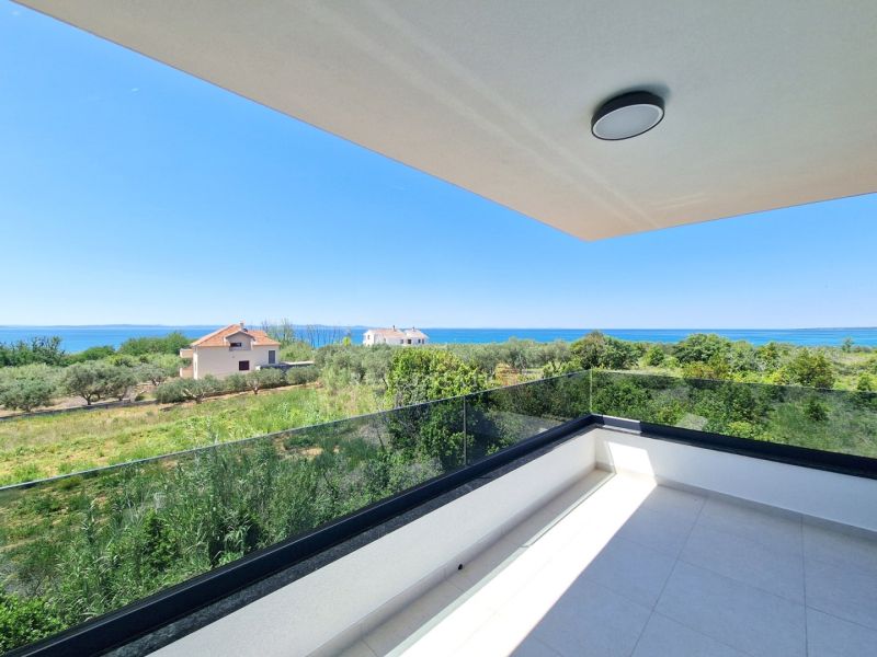 A balcony in a 4-room apartment in Privlaka with a view of the sea and greenery.