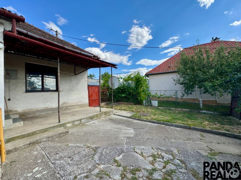 A family house in Horné Obdokovce with a concrete courtyard and a garden behind the fence.