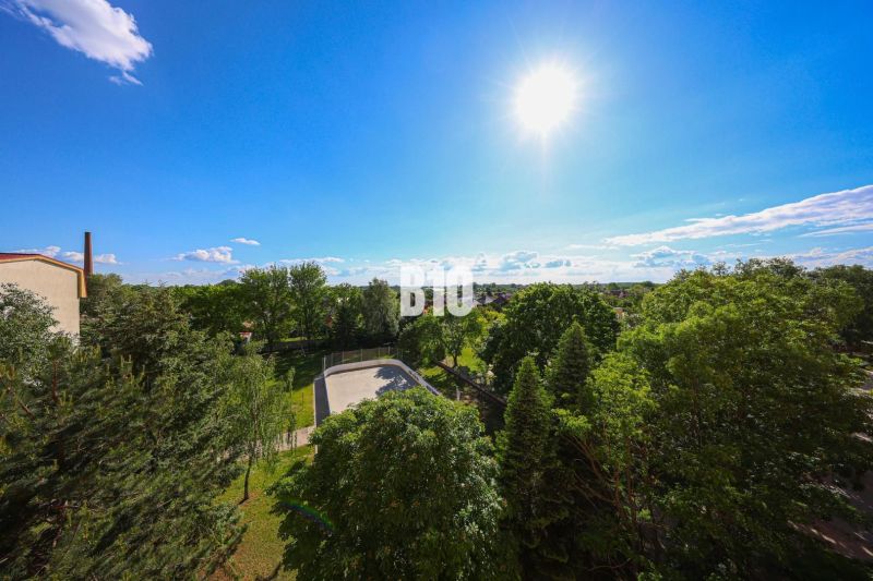 Sunny Park on Dunajská Street in Šamorín offers a view for a 3-room apartment.
