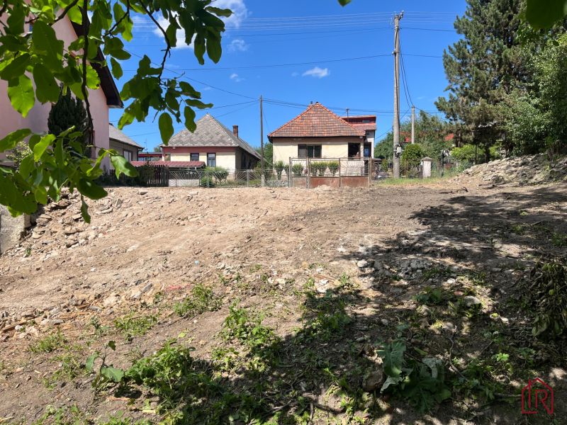 A residential plot in Rákoš ready for construction, surrounded by family houses.