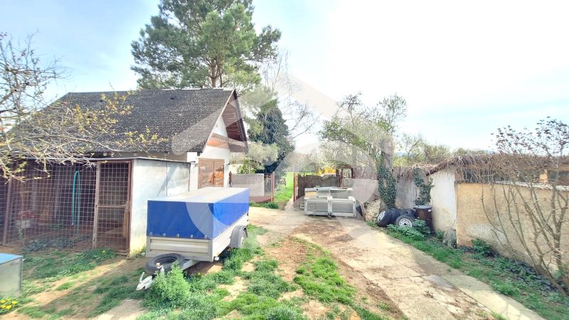 Family house on Štúrova Street in Ludanice, courtyards and garden shelters.