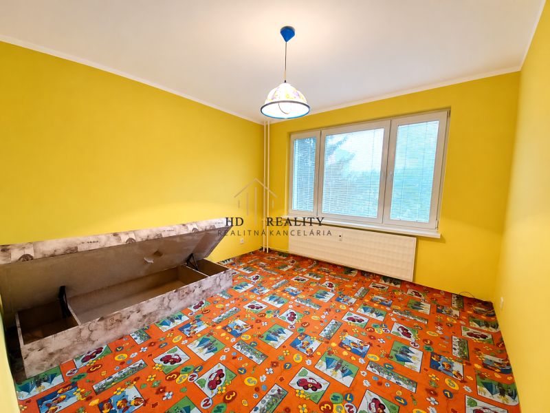 Yellow walls, colorful carpet, storage space in a 4-room apartment.