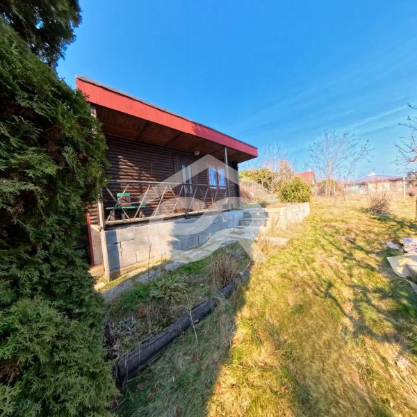 Cottage on Pri Kaplnke Street in Štitáre with a terrace and a large garden.