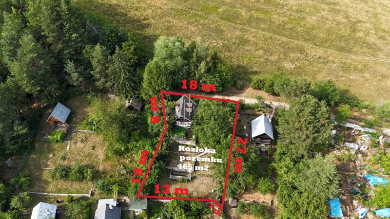 Aerial view of a cottage in Banská Bystrica with a plot of 465 m².