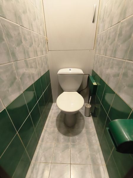 A bathroom with tiles and flooring in a 3-room apartment.