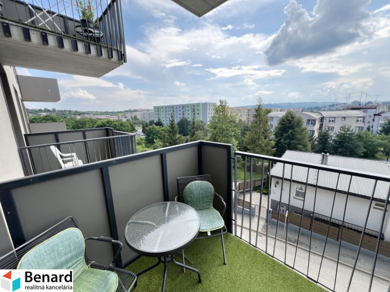 The balcony of a one-room apartment on Sibírska Street in Prešov with a view of the surroundings.