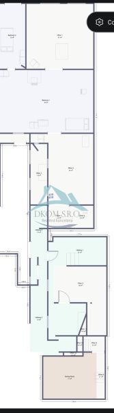 Floor plan of commercial spaces with layout of rooms, doors, and their dimensions.