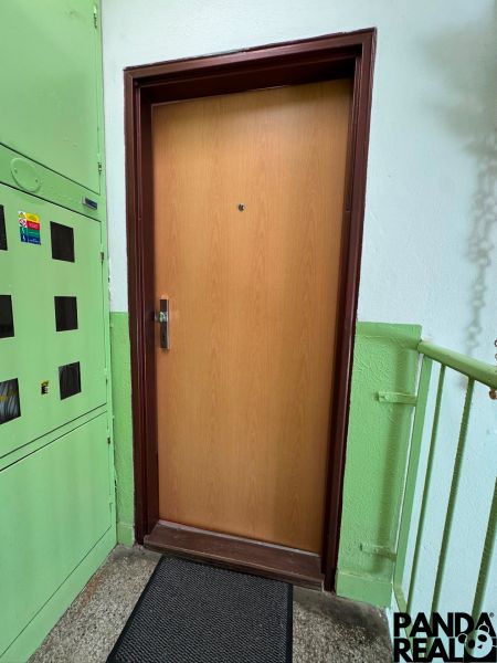 Entrance door to a 3-room apartment on Ďumbierska Street in Nitra with a wooden decor.