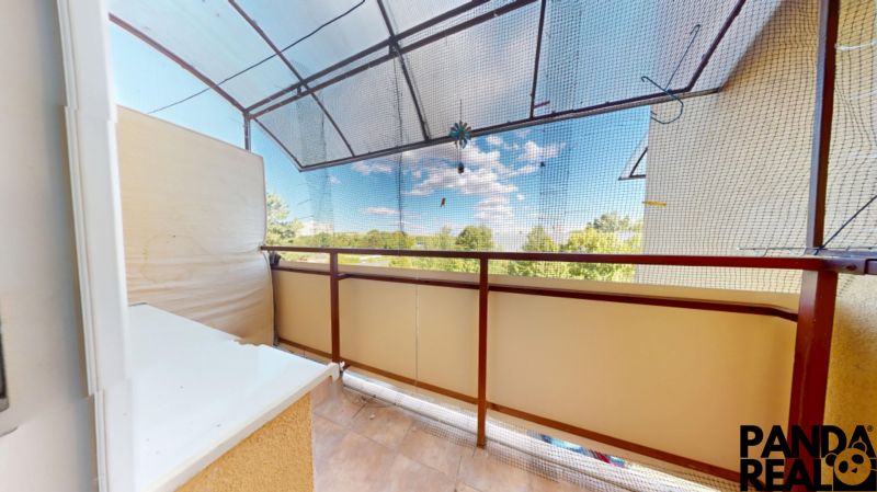 The balcony of a 3-room apartment in Nitra on Ďumbierska Street with a view of nature.