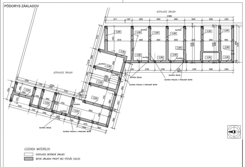 Building foundation floor plan with dimensions and material legend.