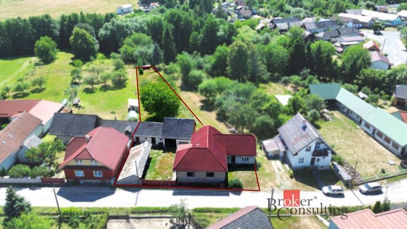 Aerial view of a family house in Kosorín with an adjacent garden and surrounding landscape.
