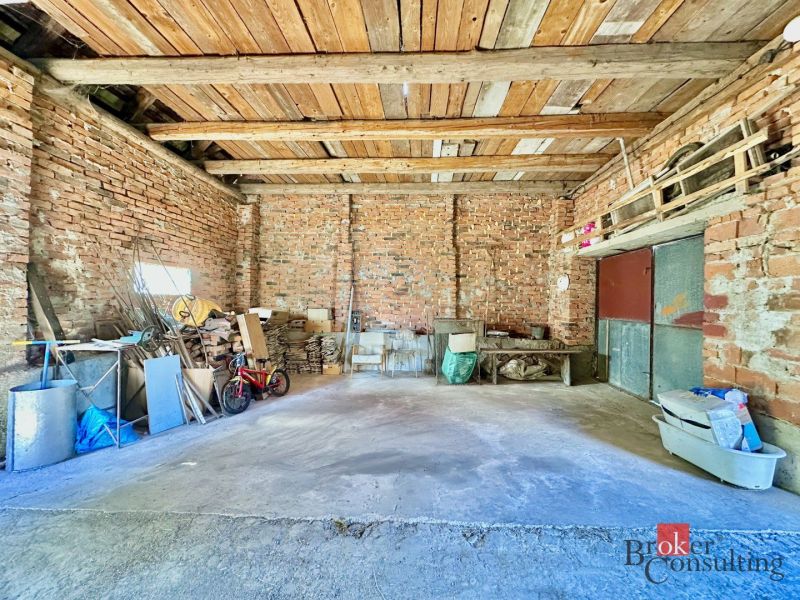 A brick garage building in a family house in Kosorín with diverse storage space.