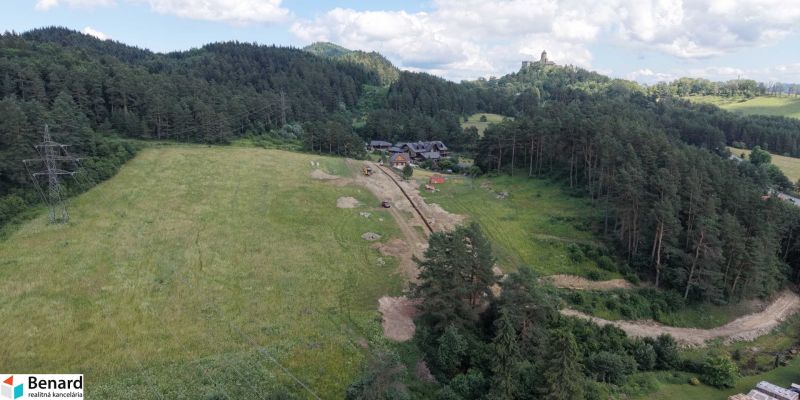 Construction work on residential plots in the forest near Zámocká Street in Stará Ľubovňa.