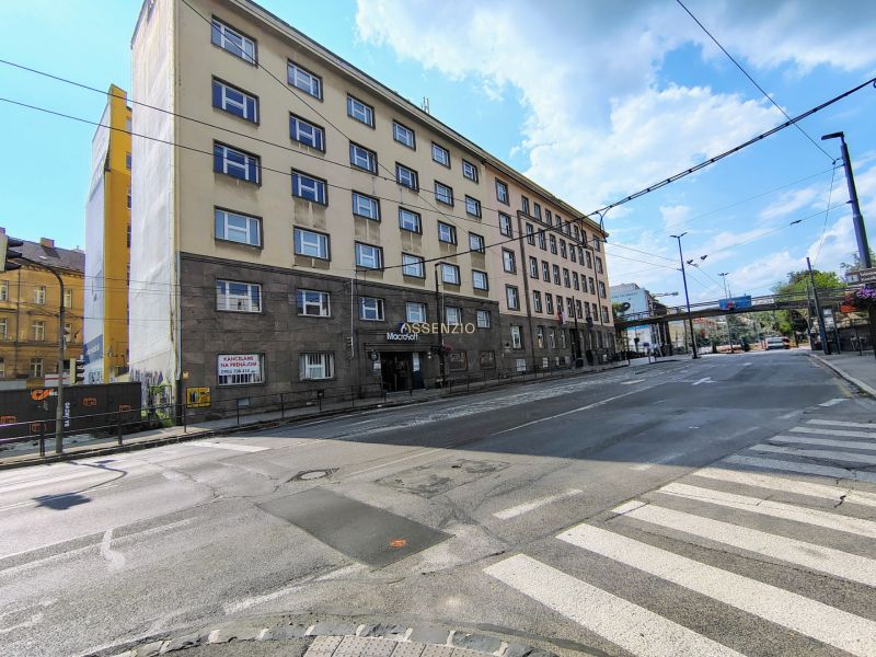 Building on Štefánikova Street in Bratislava - Old Town, with offices for rent.